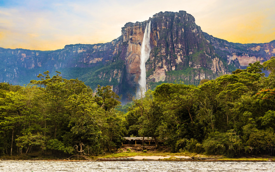Malerischer Blick auf den weltweit höchsten Wasserfall Angel Fall in Venezuela